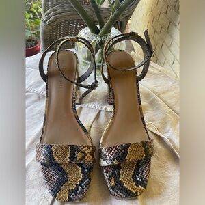 MADDEN GIRL Dancerr Faux Snakeskin chunky block heels EUC